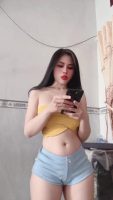 Anh chỉ thích nhìn em nhún nhảy ở trên giường thôi