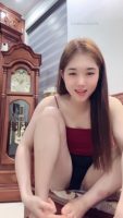 Cứ ngoan xinh rồi em sẽ được bú ti