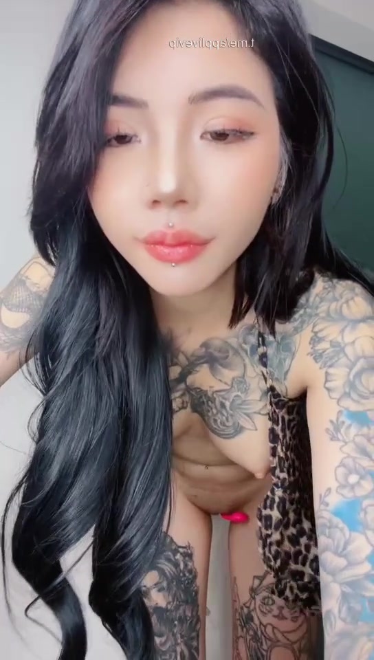 Đây là hot girl xăm trổ và quái thú