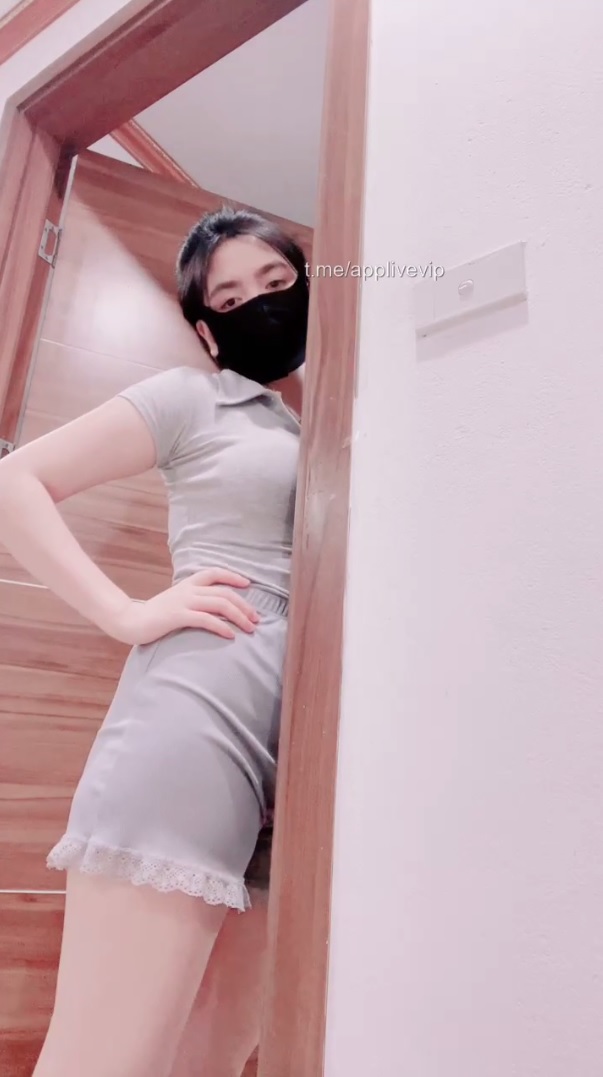 Em Lehaydoi đang dựa cửa chờ mấy anh lên kèo đây, ế quá
