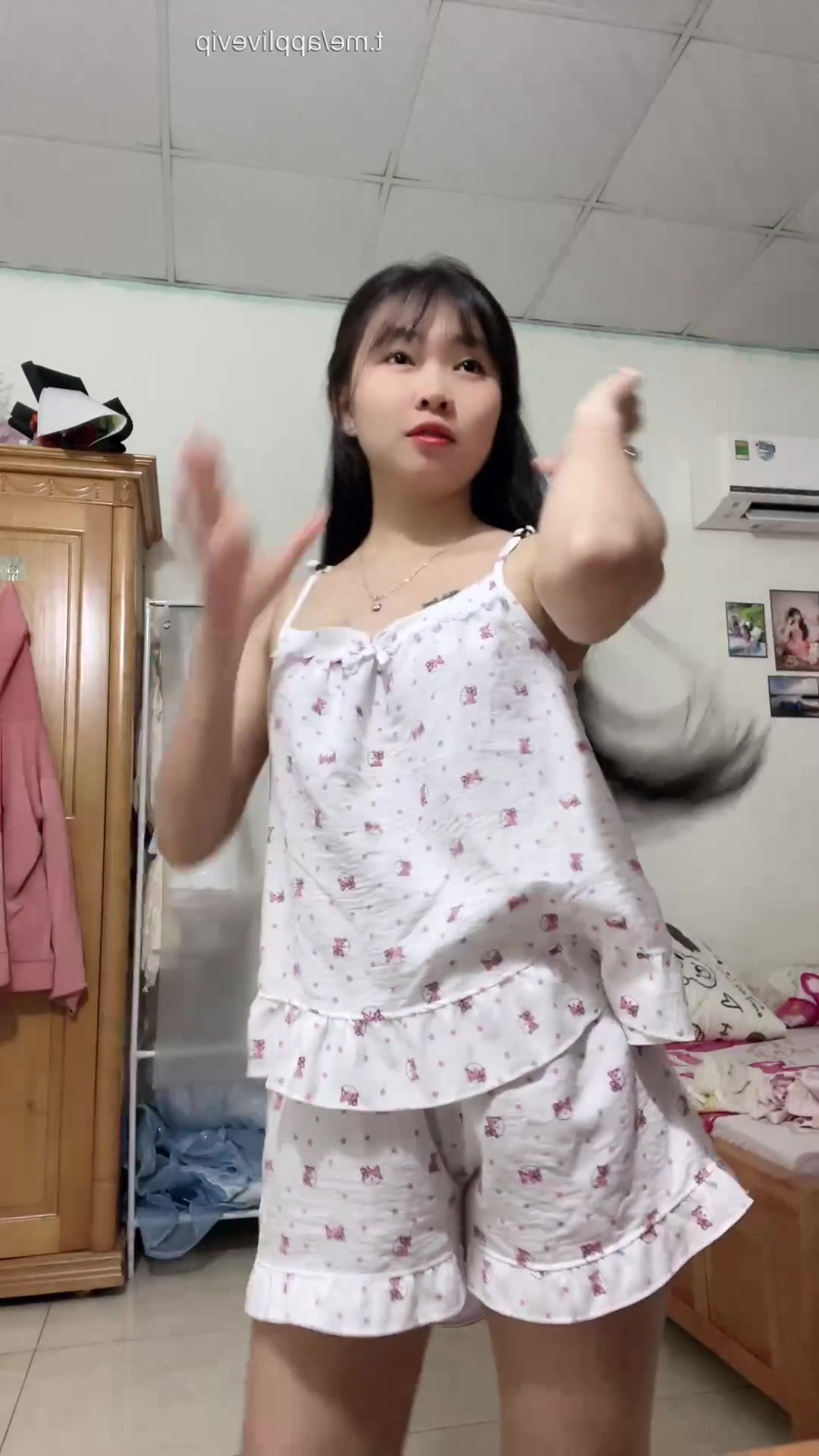 Chơi kèo bú xúc xích của anh là em đủ KPI luôn