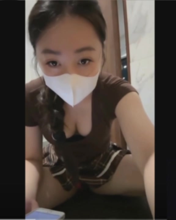 Gái xinh tập GYM nhưng không thèm mặc quần lót