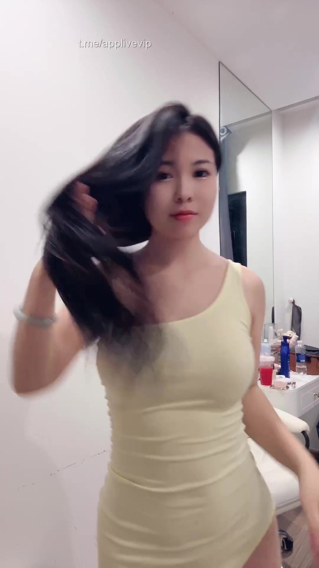 Hường Hêu có tí tiền bơm vú cái nhìn lại ngon thơm như múi mít