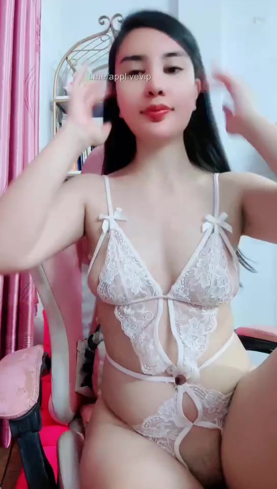 Các em lên quà rồi chị Jenny sẽ hữu duyên cho BL cả tháng