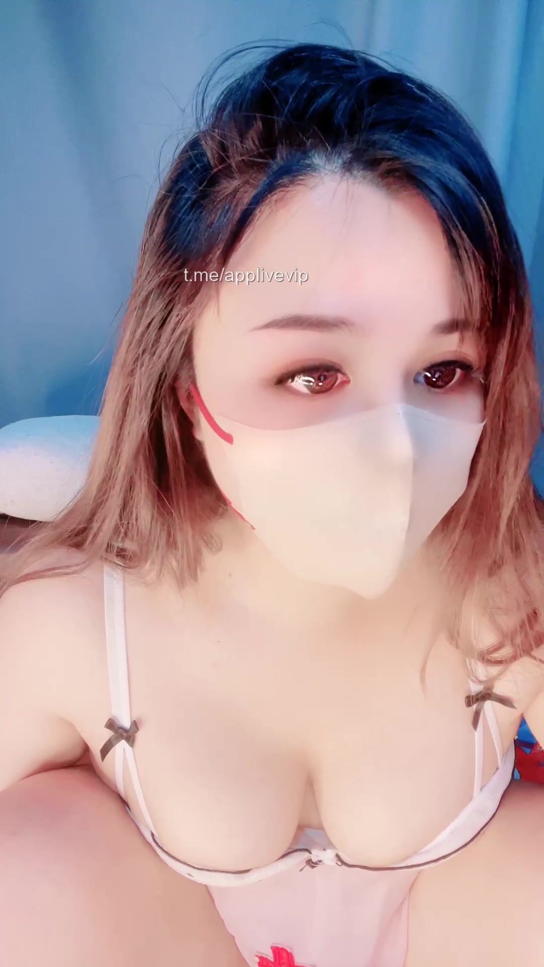 Quỳnh múp con bướm ú nu live show xin kẹo mút p2
