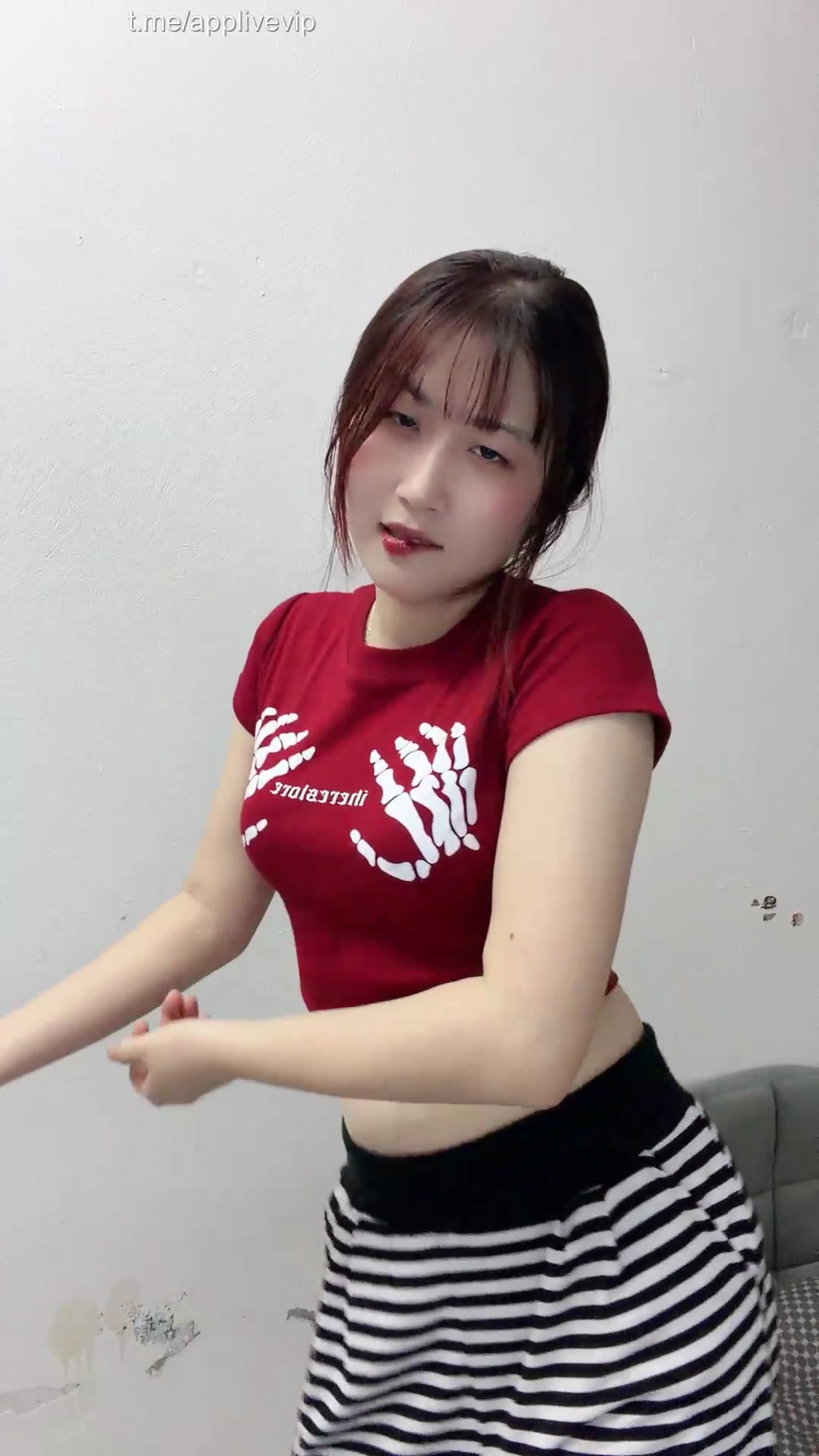 Ai có thể nắm giữ bầu ngực tròn của em Hiền 2k4 đây