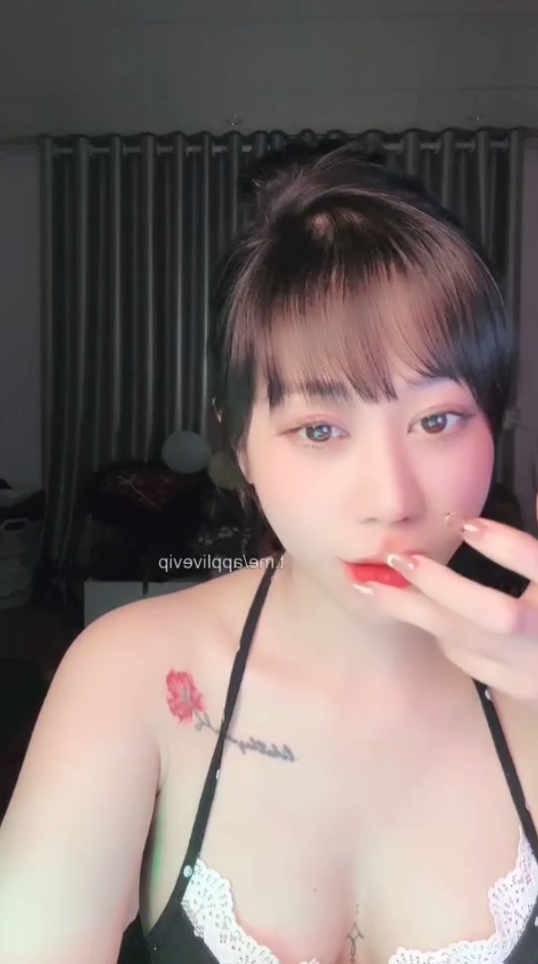 Anh thích cà phê không đường vì nhìn em cũng đã đủ ngọt rồi