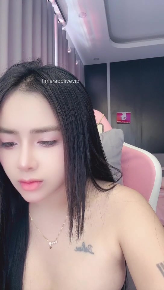 Mất ngủ vì cặp vớ quá cũ của em Idol Ely_show