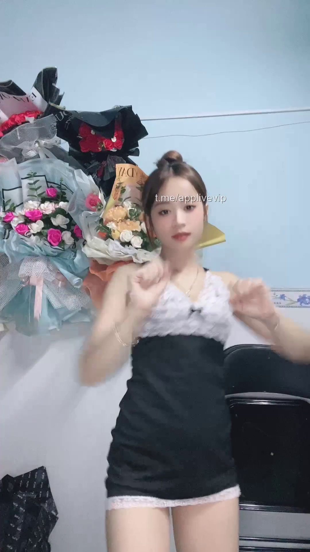 Thảo Như nhảy dance sexy cực sung lắc mông như con công