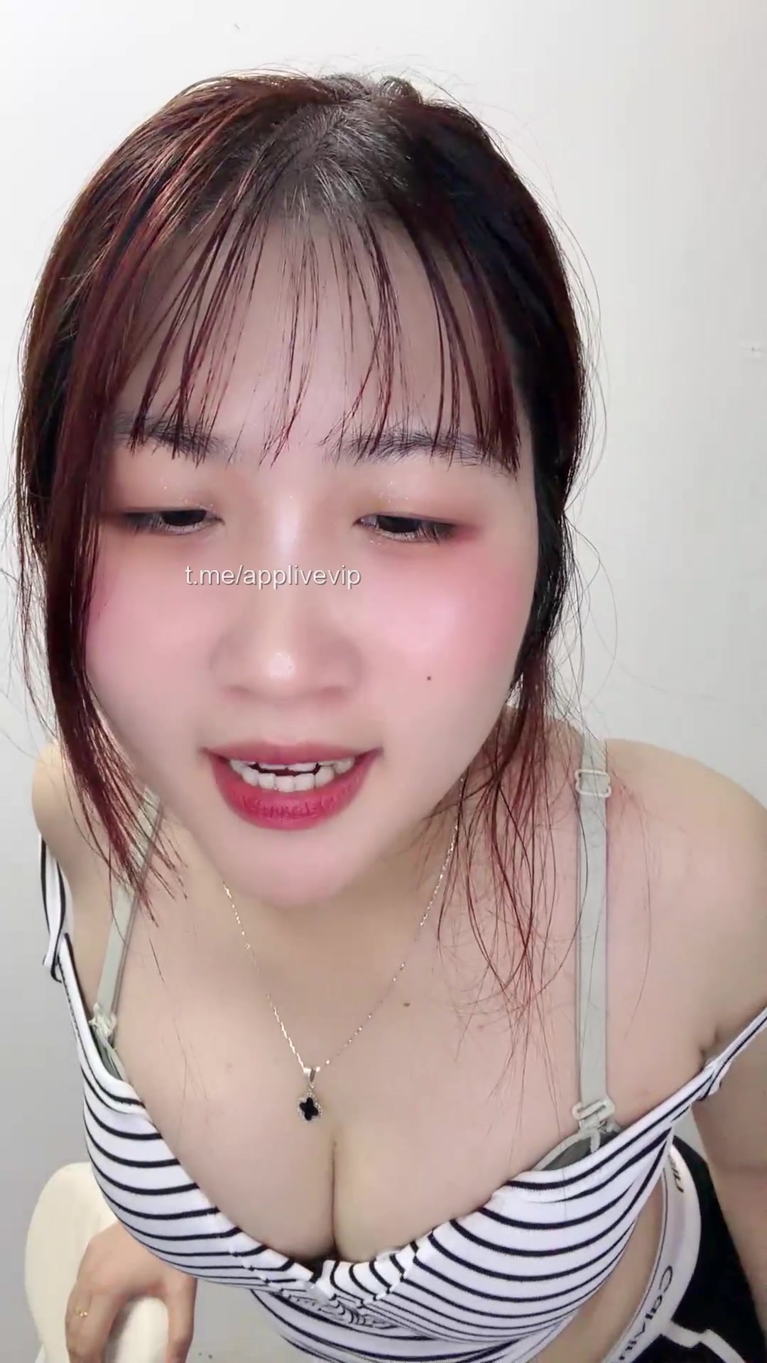 Hiền 2k4 chưa có gấu, sở thích chơi trò doggy