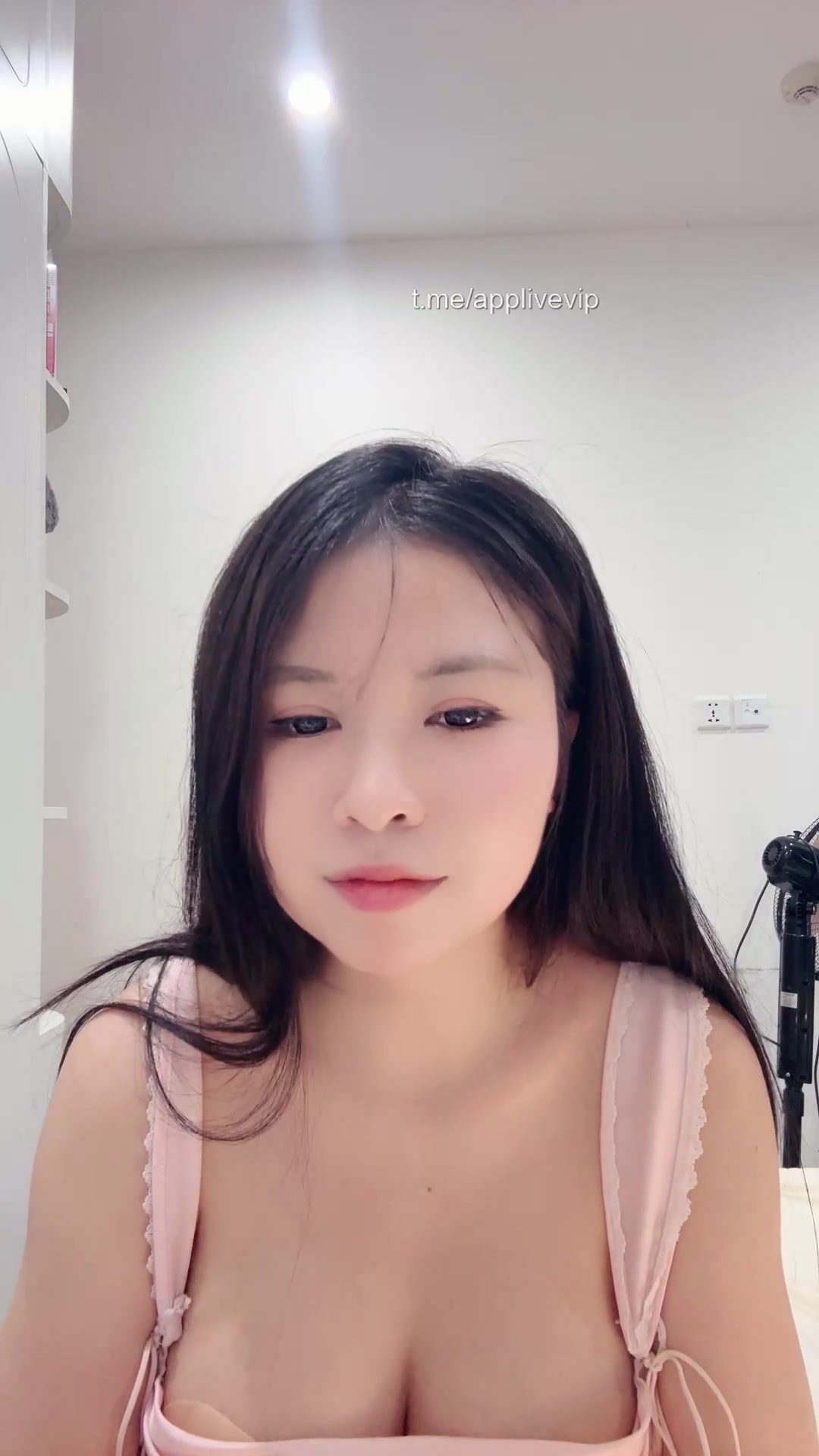 Tiktoker Hường Hêu khoe đi chơi với đại gia bo 5 củ 1 nháy