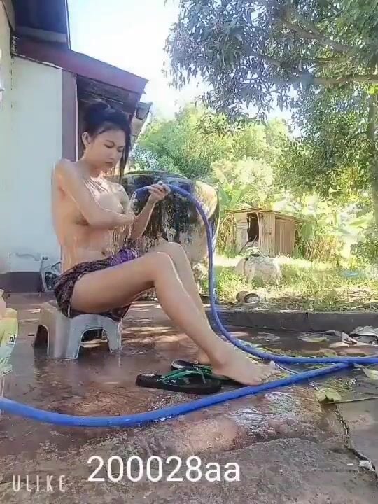 Chị hàng xóm tắm tiên vú to lồn ngon khoe hàng dâm đãng