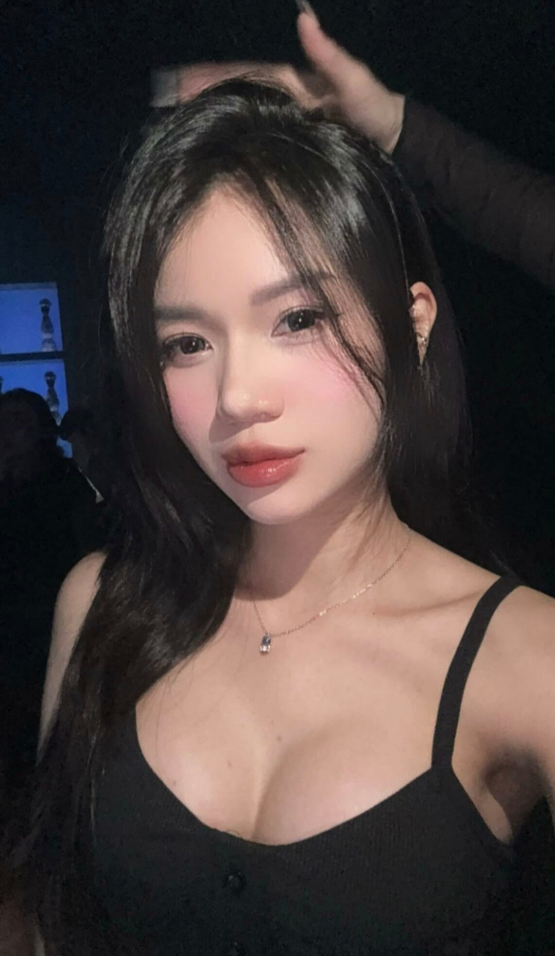 Đi bar gạ được em xinh dâm vú to ngon