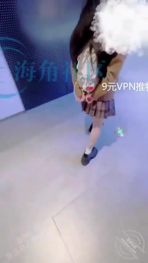 Dắt e hs loli bím non đi chơi ở TTTM rồi dắt e vào nvs bú cu đụ bắn ngập lồn e trg ấy