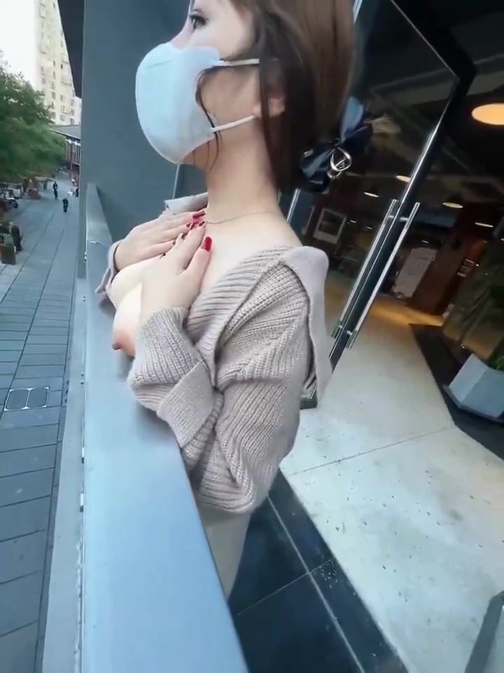 Vãi, Gái xinh Public, Thủ dâm sau lưng người lạ, Đái bậy khoe vú ở ban công