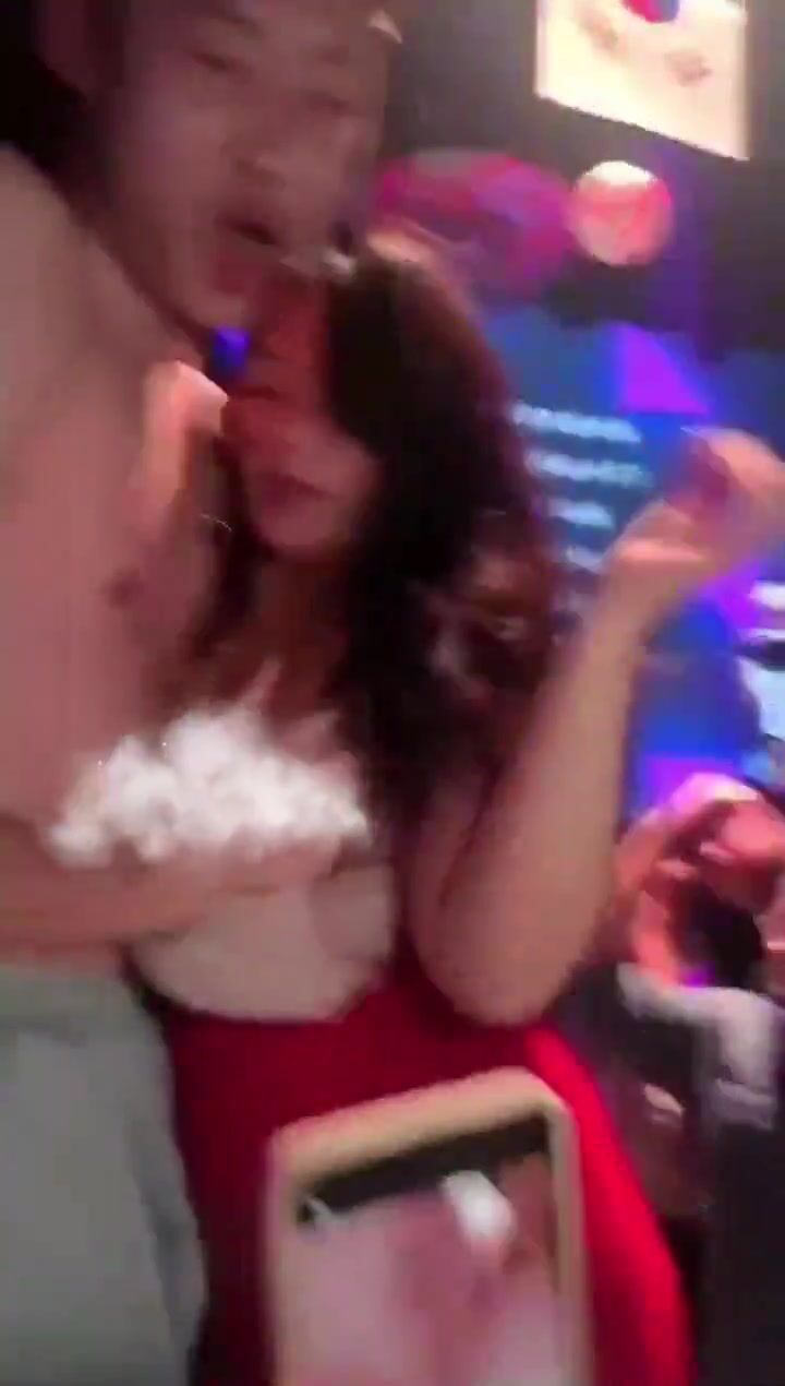 Đi Bar Cởi Đồ, Vạch Vú to Dancer KTV Ra Bóp vú Bú Liếm