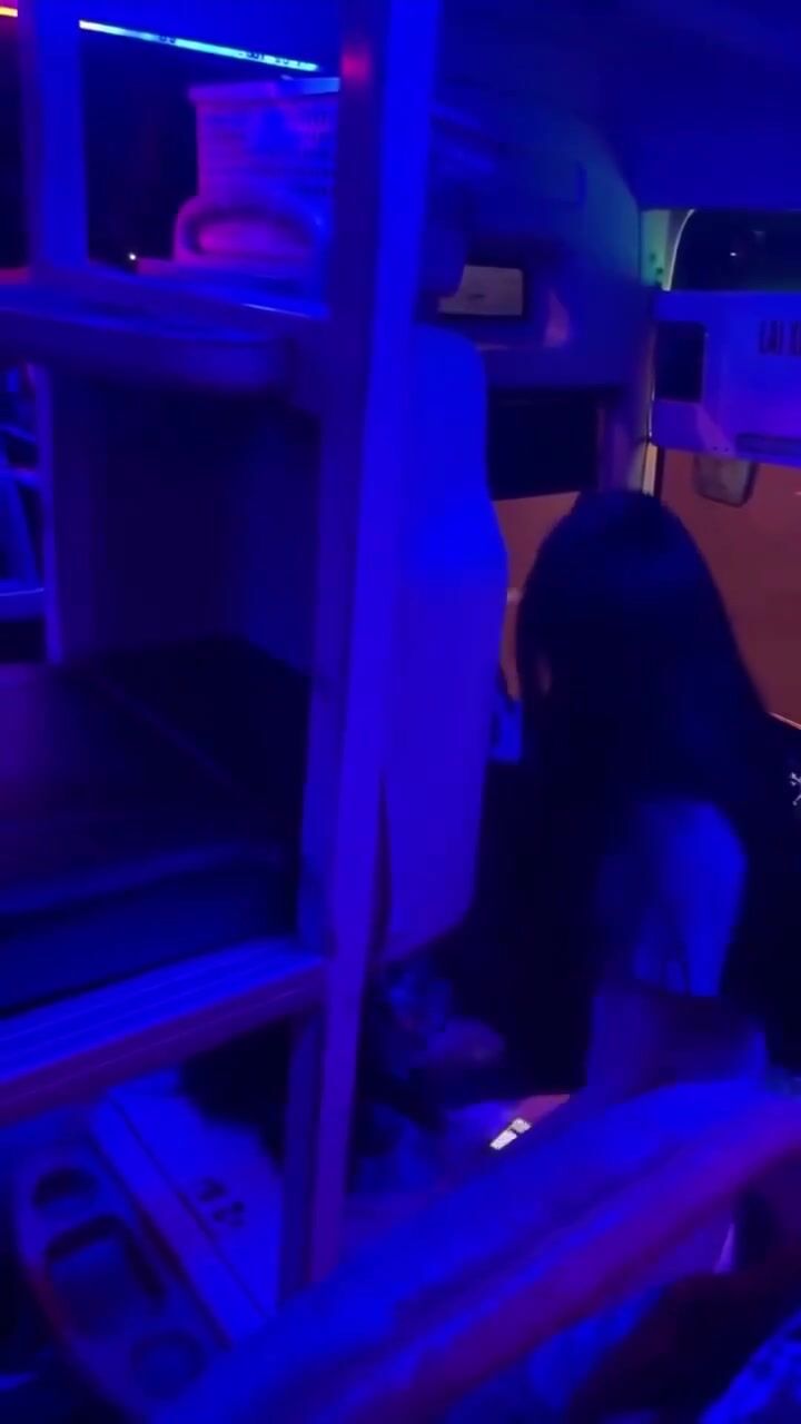 làm gì khó coi vậy gái