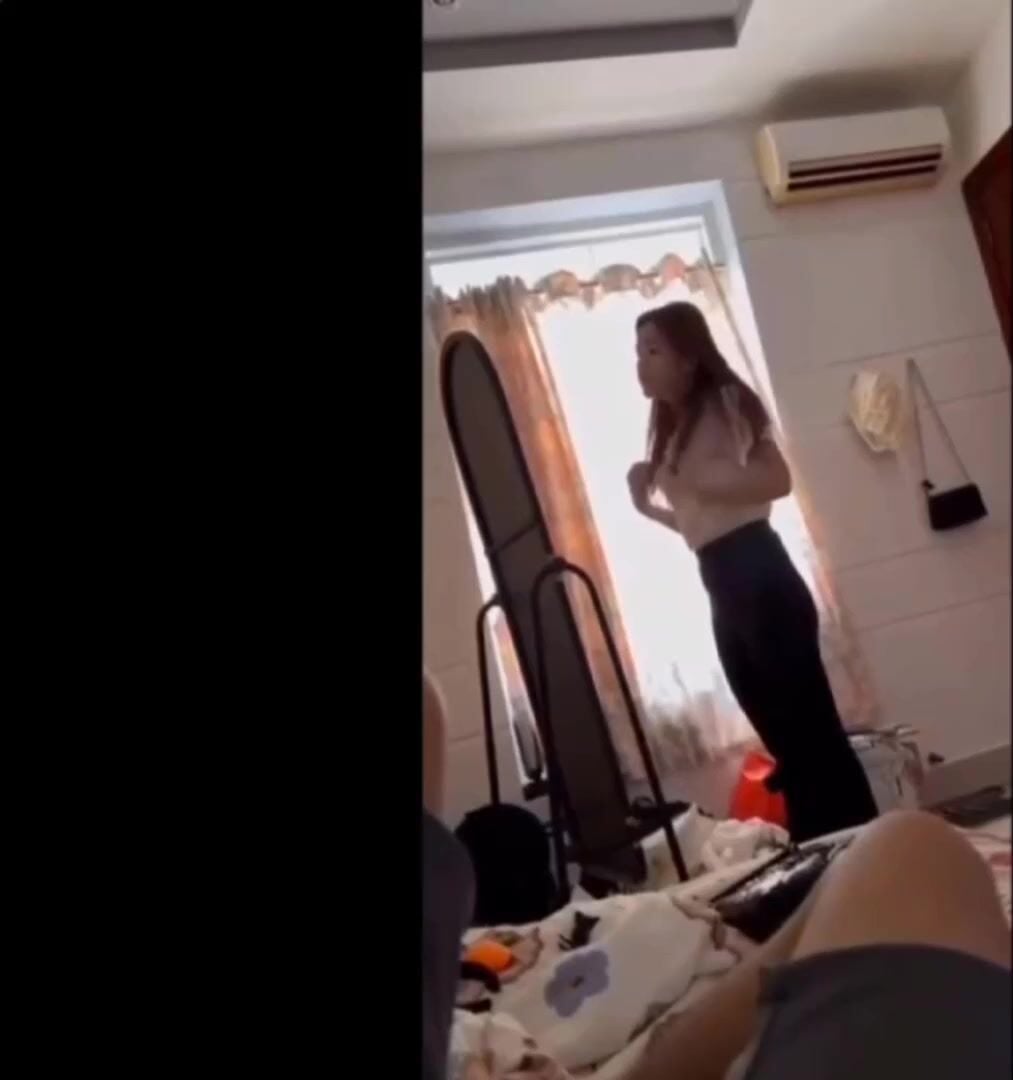 Nhật Hân để lộ video cười toe toét khi làm tình