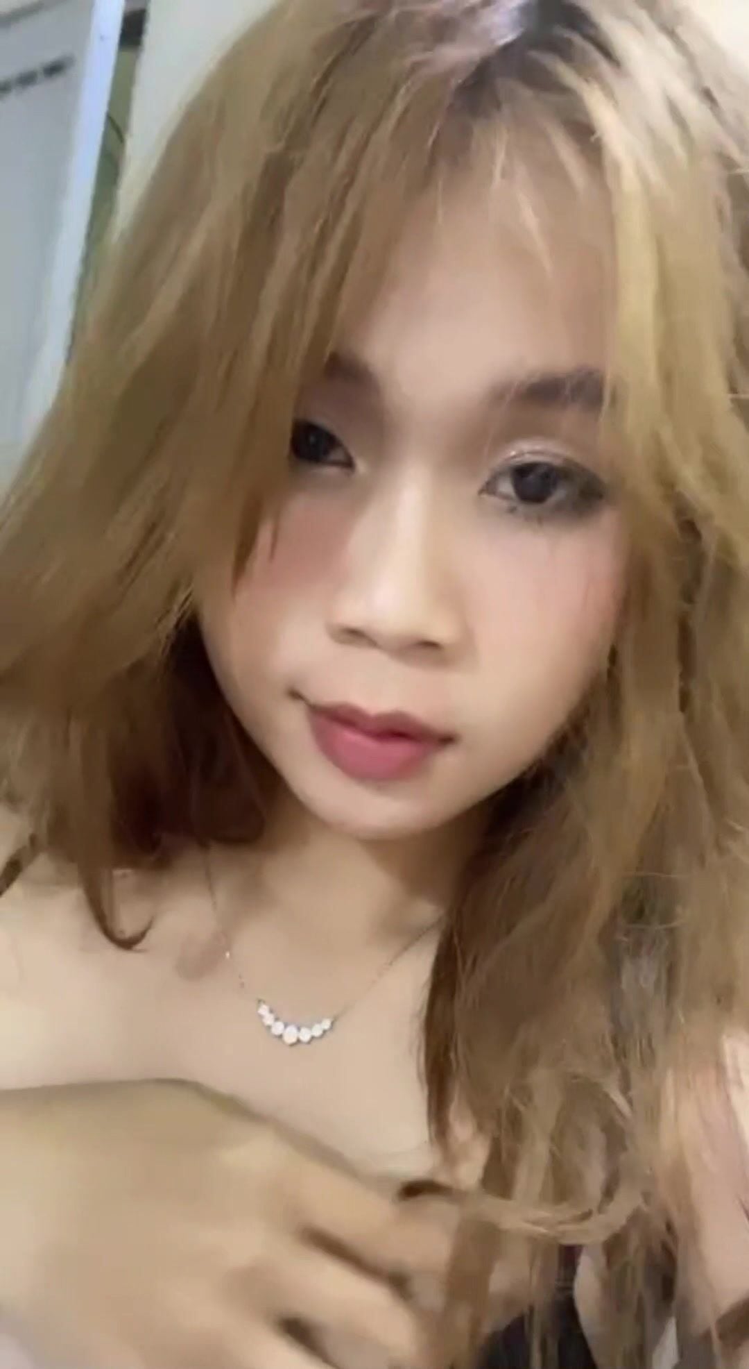 bé 2k4 xinh xắn mà dâm đến lạ thường - phần 1