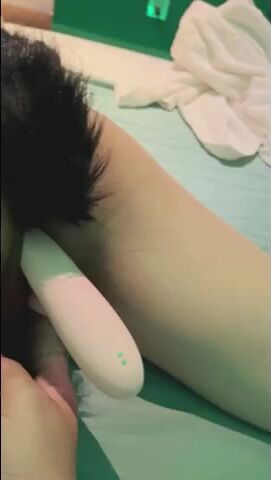 Bạn thân đến chơi, Nhét Đuôi Cáo Vào Lỗ đít, Sex Toy Thủ dâm tê lồn Múp rên rỉ