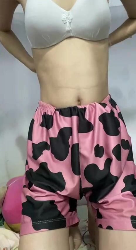 Em Baby Loli 18t gái quê đang được huấn luyện tập tành thủ dâm