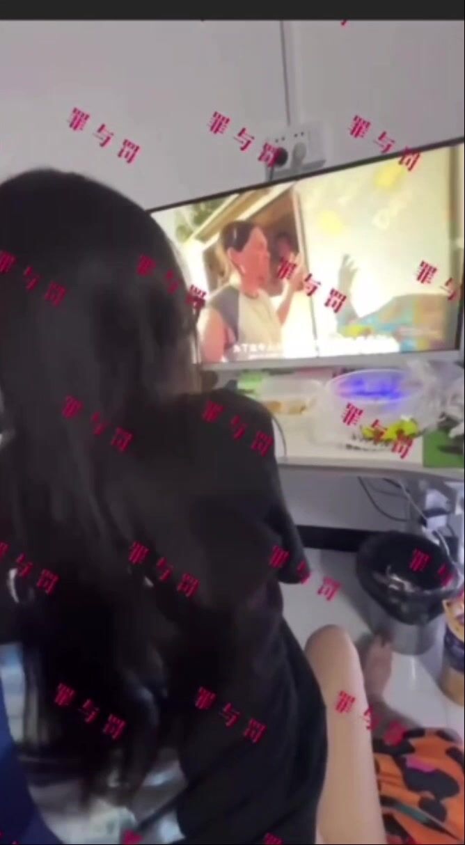 Đang địt với anh họ mà tk ghệ điện thoại rên chi nó nghe