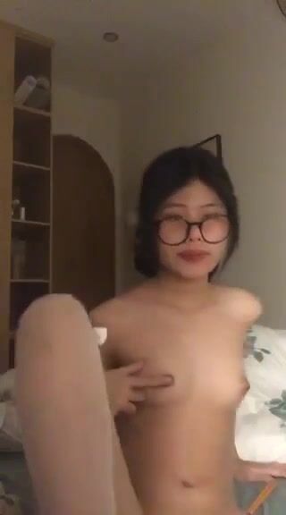 bé 2k9 kính cận 10 bé thì 9 bé đeo kính đều dâm