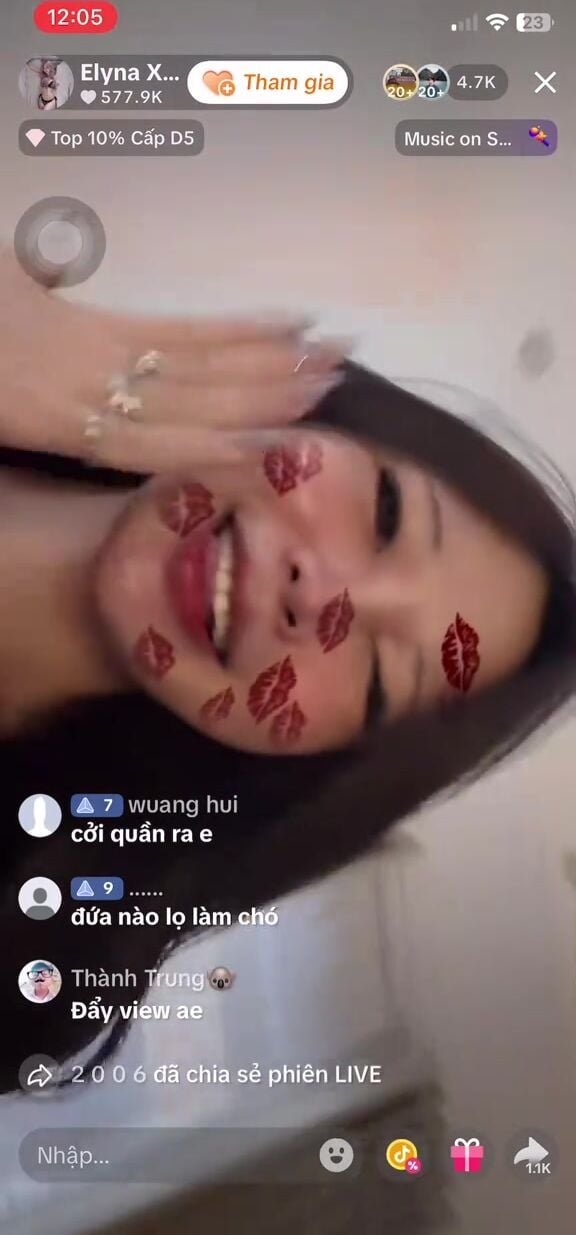 Elina nhật hạ trả kèo gương to lộ Vú