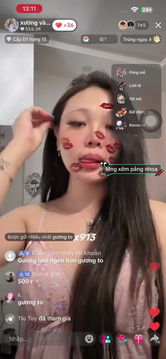 Elina Nhật Hạ Trả Kèo Tikok Vạch Vú trước gương