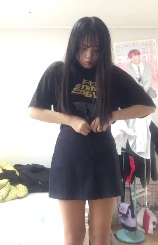 bé học sinh loli 2k9 đi học nhét cả máy rung vào bướm thế này