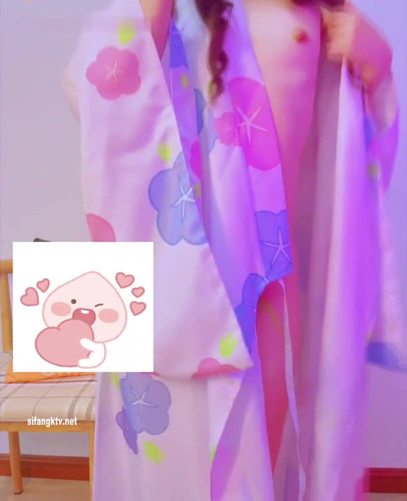 Loli cosplay nhún nhảy dâm đãng 1