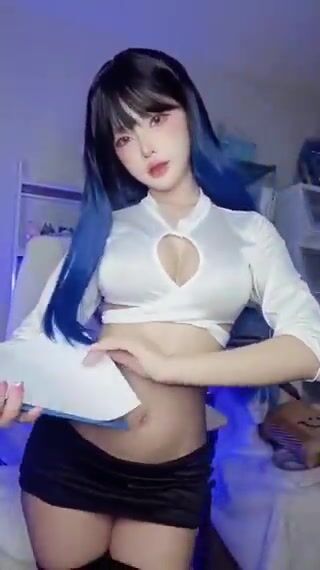 Pé tuyền nứng lồn thủ dâm cho người yêu xem bị lộ clip 12