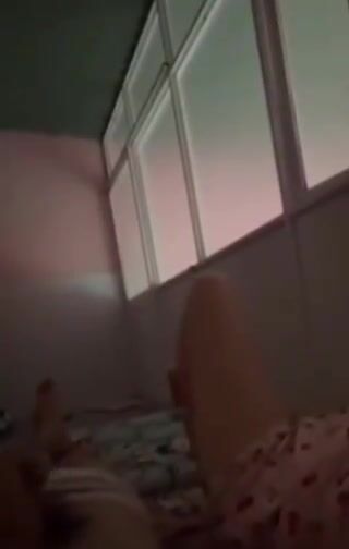 ĐANG NGỦ CÙNG BÀ MẸ KẾ MÀ CU DỰNG LÊN, LIỀN NHỜ BẢ BÚ CẶC LUÔN