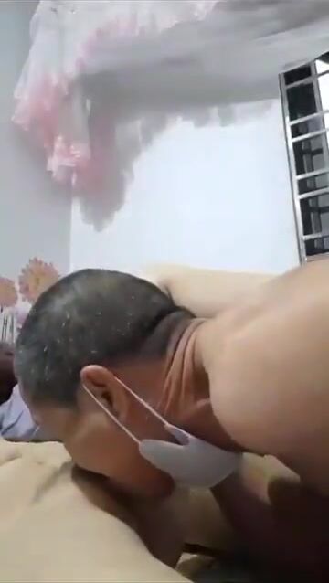 Hai vợ chông già địt nhau dâm đãng hơn trai trẻ bú lồn cưỡi cặc dâm đãng