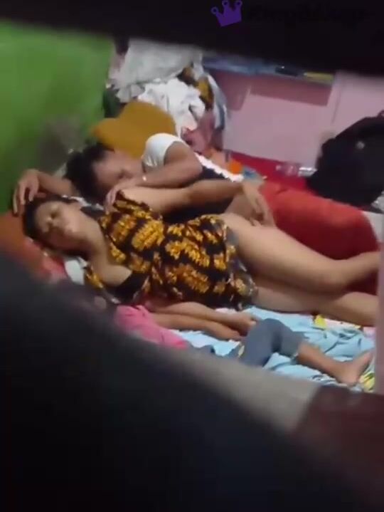 QUAY LÉN CÔ CHÚ CẠNH PHÒNG TRỌ ĐỊT NHAU