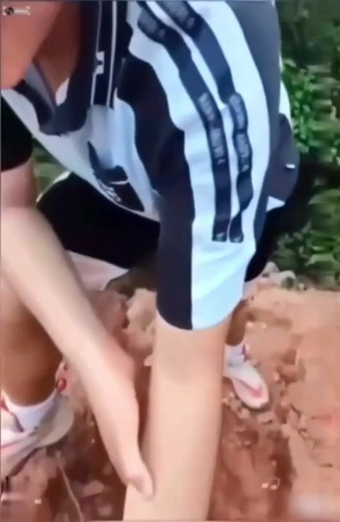 Mẹ kế dâm mang 2 đứa con trai vào rừng địt nhau loạn luân