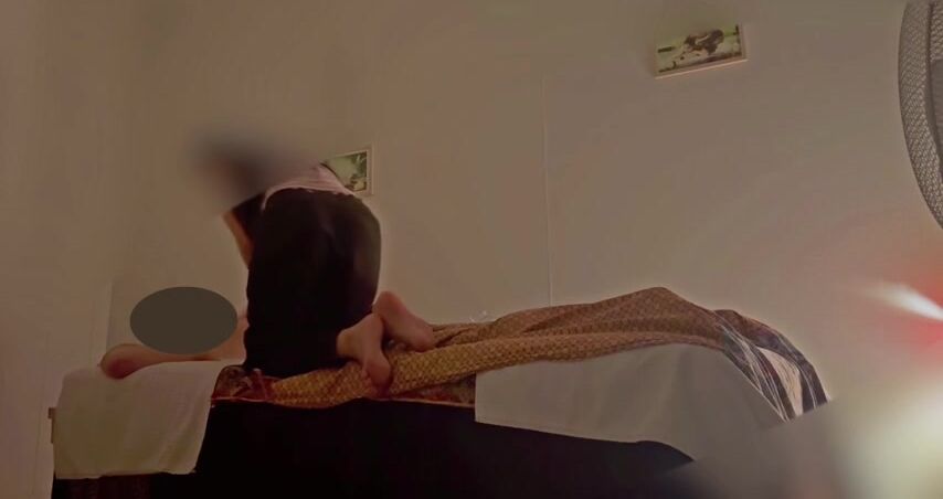 Quay lén các em KTV massage Việt mông to phục vụ khách Tây từ A-Z k thíu thứ gì #2
