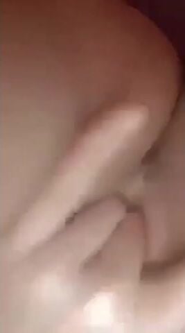 Bướm Non Không Lông Móc Bím Lên Đỉnh Nước Bắn Ướt Hết Giường