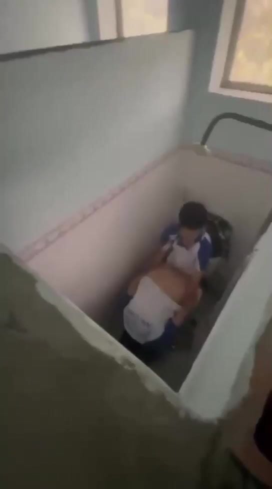 HOT wc tại một trường thcs nào đó