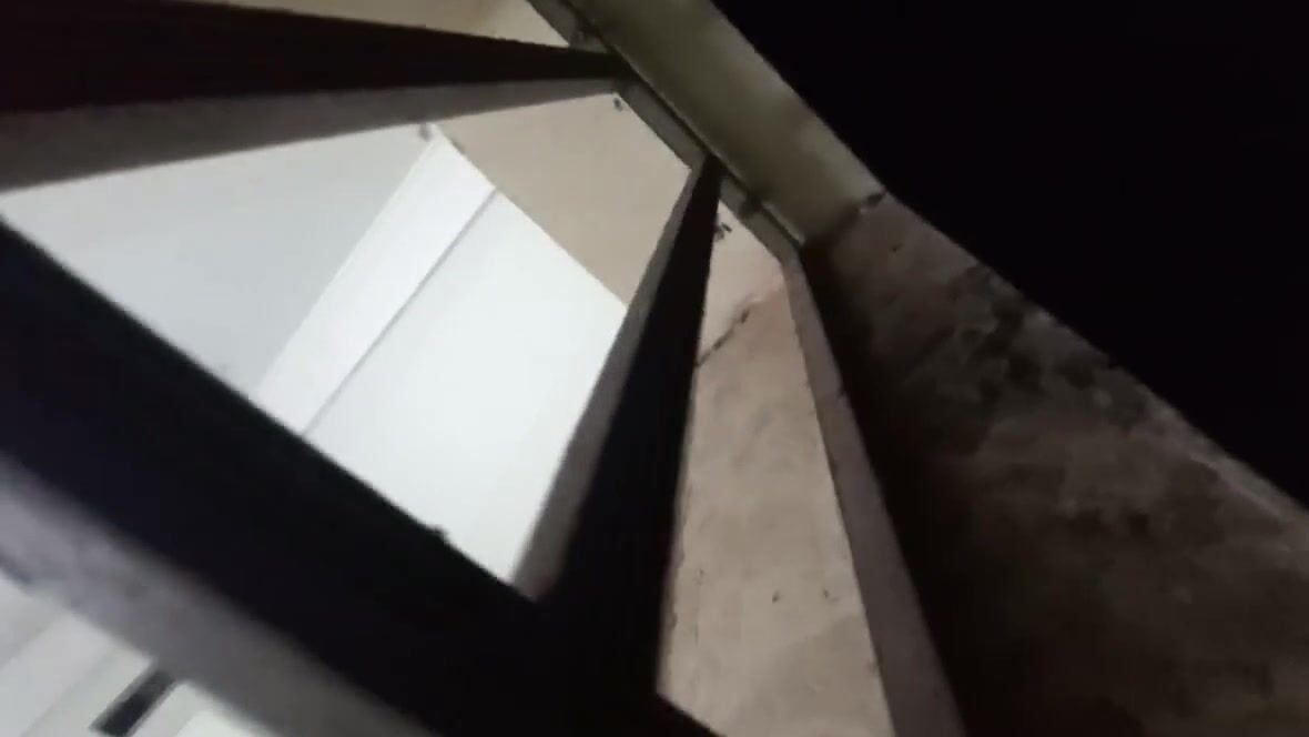 Đặt cam quay lén wc công ty 1