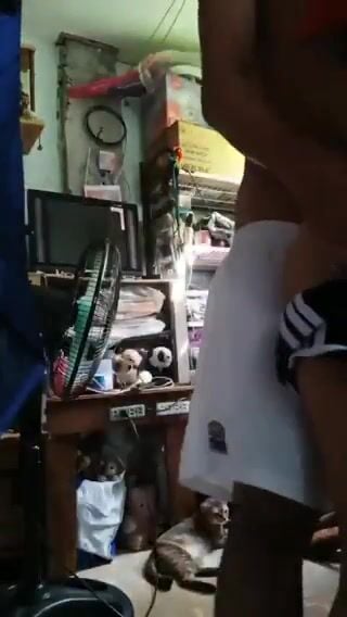 Em gái 2k9 ở nhà ko mặc sì líp bị anh họ đè đụ hấp dim.
