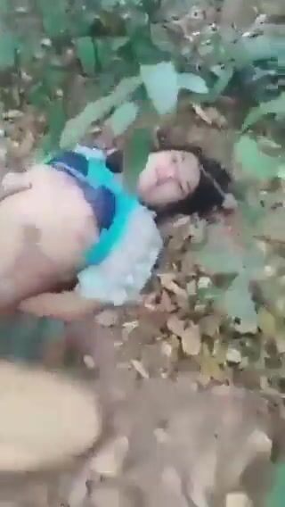 Anh họ đụ em gái 2k9 trong bụi thì người nhà phát hiện quay video để giao cho công an