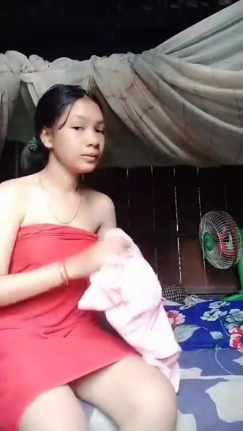 Em học sinh 2k8 vú to mặt dâm móc lồn dâm đãng