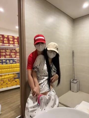 Siêu Thị WinMart bé nhân viên lồn nhiều nước vừa làm vừa bán quạt - phần 57