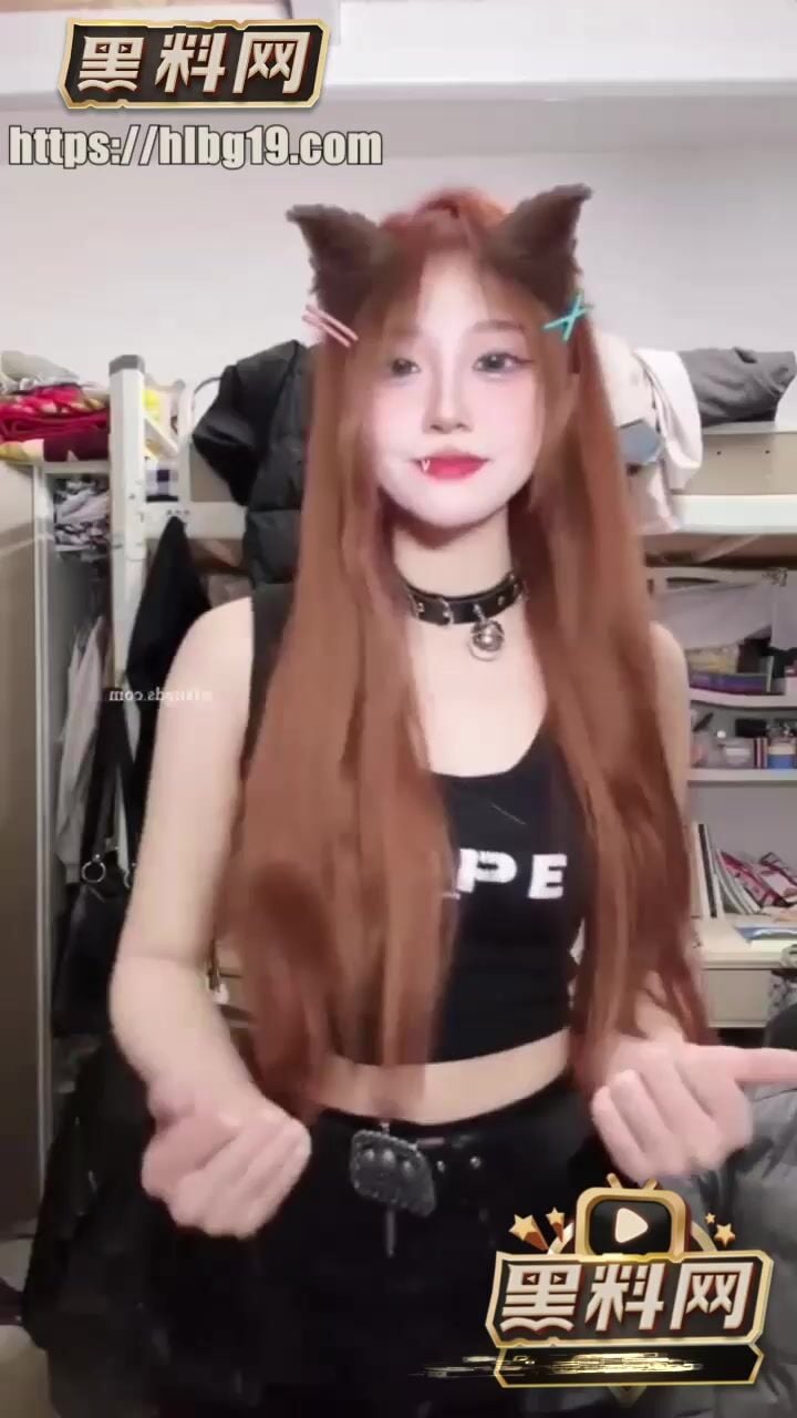 Tổng hợp clip em teen sv xinh đẹp lại là con đĩ thích show hàng làm slave của daddy