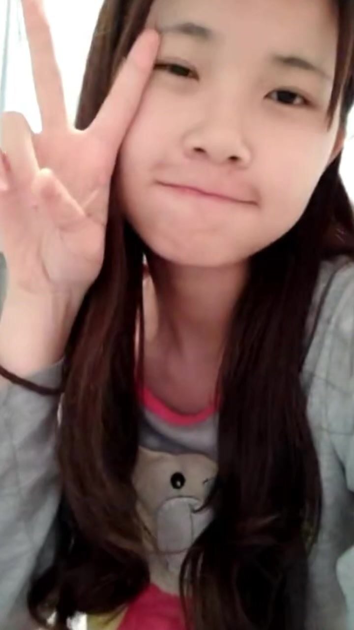 Em học sinh bị bạn trai dụ quay video thủ dâm