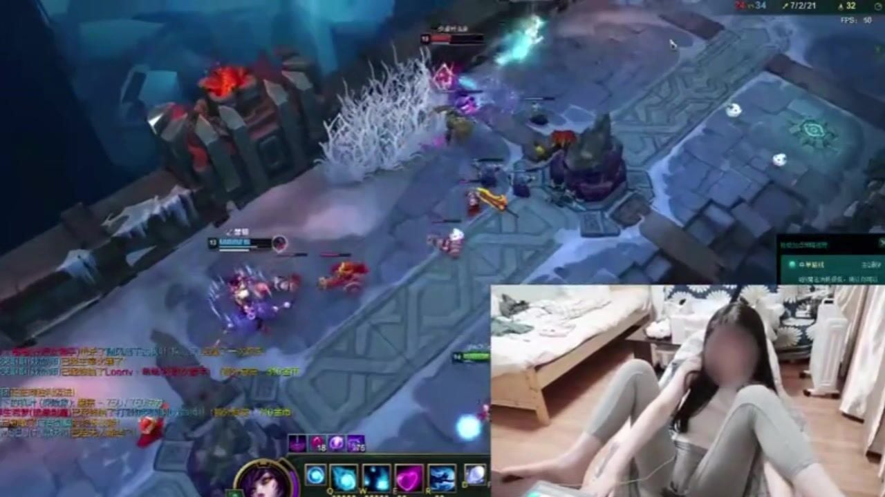 Streamer vừa thủ dâm vừa chơi LOL trên live nước lênh láng