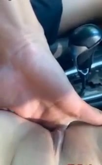Vừa lái xe vừa phải thủ dâm cho người yêu
