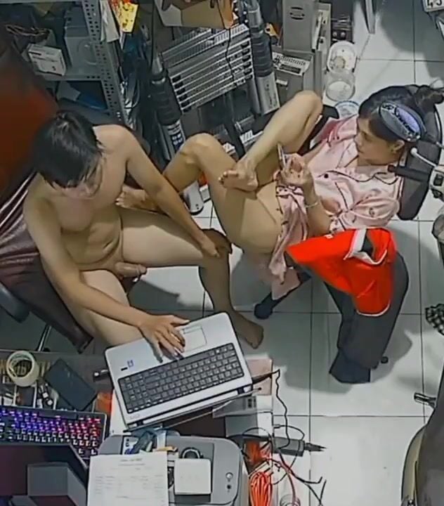 Hack cam xem hàng xóm địt nhau trên ghé nhìn dâm đãng lồn to vậy hợp cặc tôi