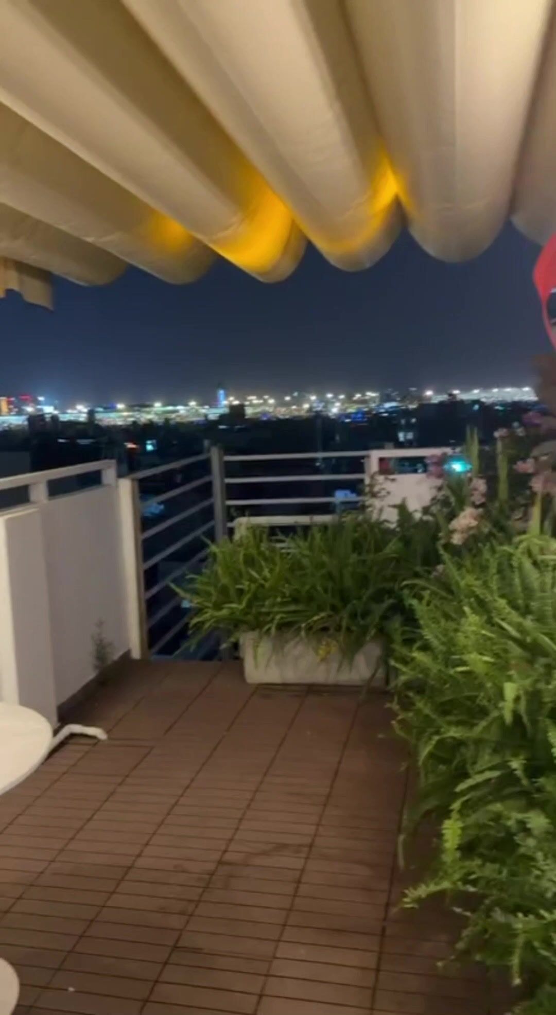 anh đừng quay nữa nhỡ lộ clip người quen thấy đó